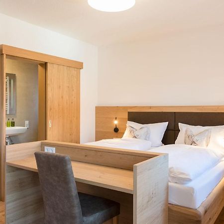 Gasthof-Pension Brauner Hirsch In Alfeld - Mittelfranken ภายนอก รูปภาพ