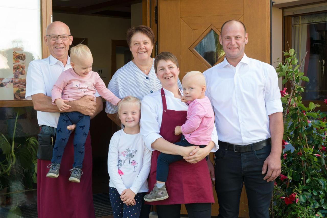Gasthof-Pension Brauner Hirsch In Alfeld - Mittelfranken ภายนอก รูปภาพ