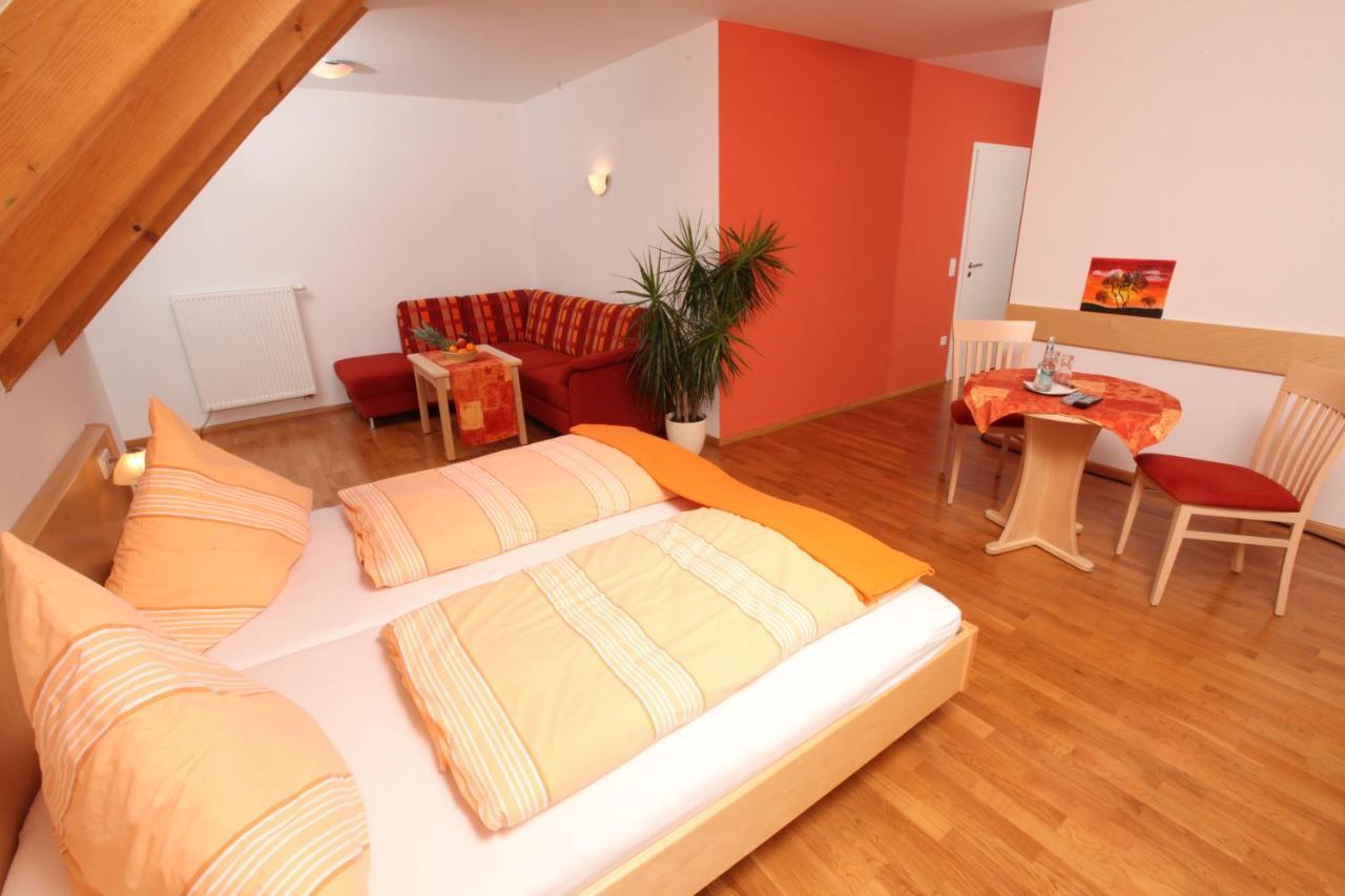 Gasthof-Pension Brauner Hirsch In Alfeld - Mittelfranken ภายนอก รูปภาพ