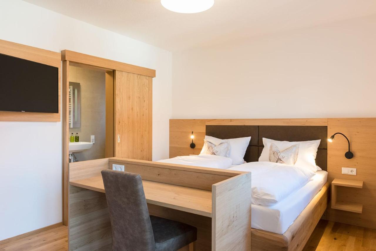 Gasthof-Pension Brauner Hirsch In Alfeld - Mittelfranken ภายนอก รูปภาพ